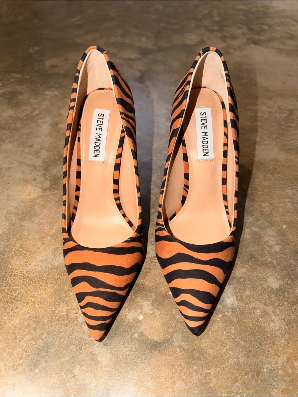 Steve Madden Tiger Print Stiletto Heels Pointed Toe Pumps Orange Black Size 6.5 - Picture 2 of 8